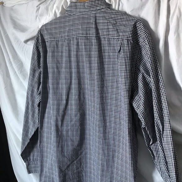 EUC Men’s button down. 3XL fits like a 2XL, therefore listed as such. - Picture 9 of 11